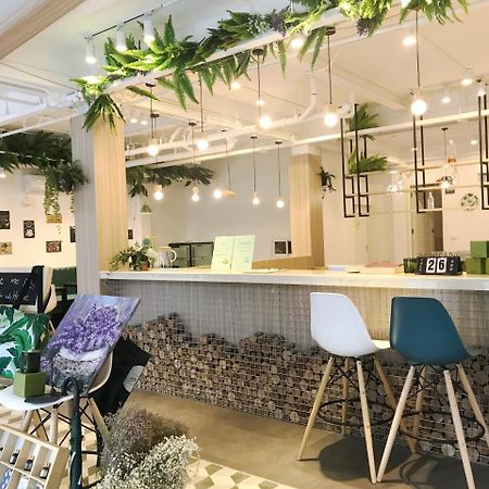 Folk Poshtel Asok Hostel Банкок Екстериор снимка