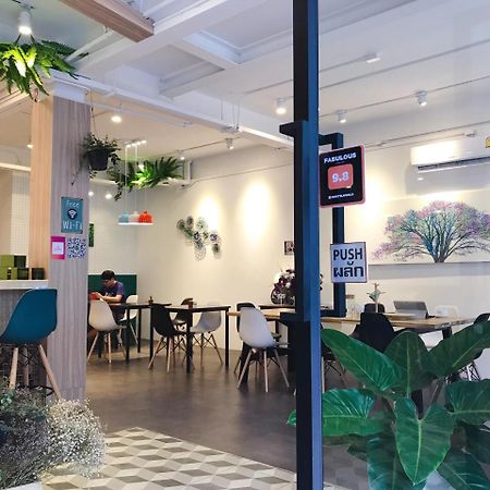 Folk Poshtel Asok Hostel Банкок Екстериор снимка