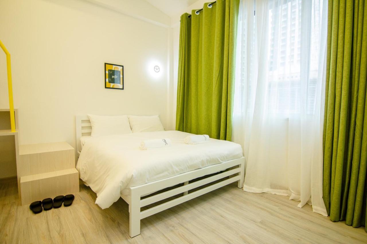Folk Poshtel Asok Hostel Банкок Екстериор снимка