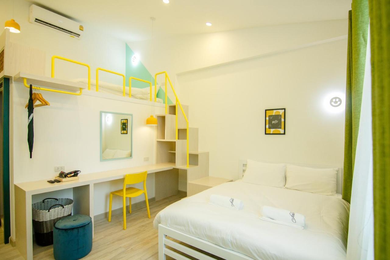 Folk Poshtel Asok Hostel Банкок Екстериор снимка