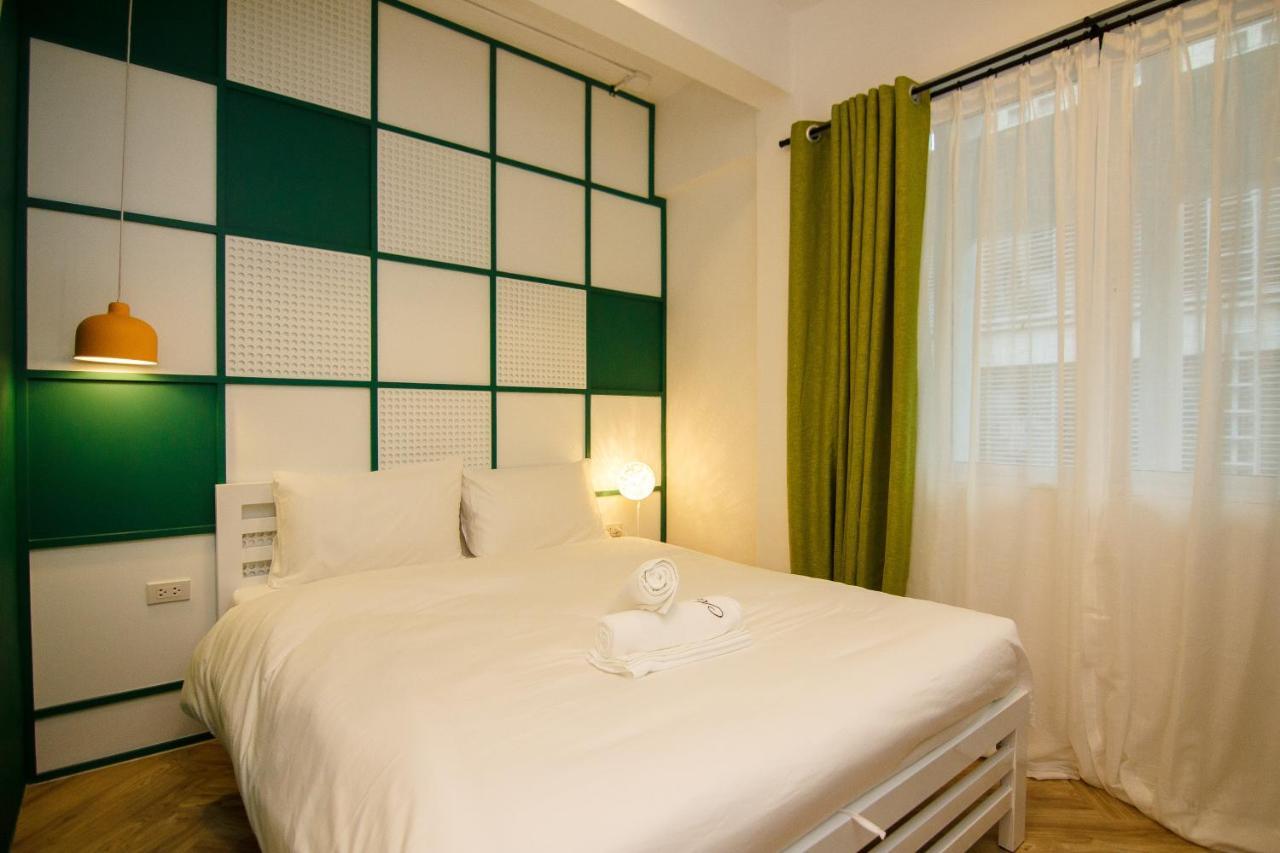 Folk Poshtel Asok Hostel Банкок Екстериор снимка