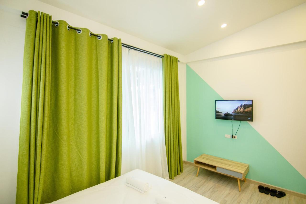 Folk Poshtel Asok Hostel Банкок Екстериор снимка