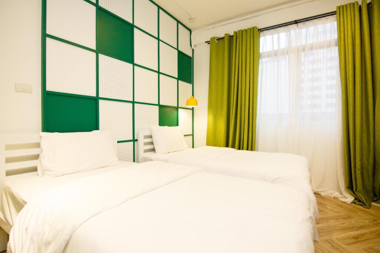 Folk Poshtel Asok Hostel Банкок Екстериор снимка