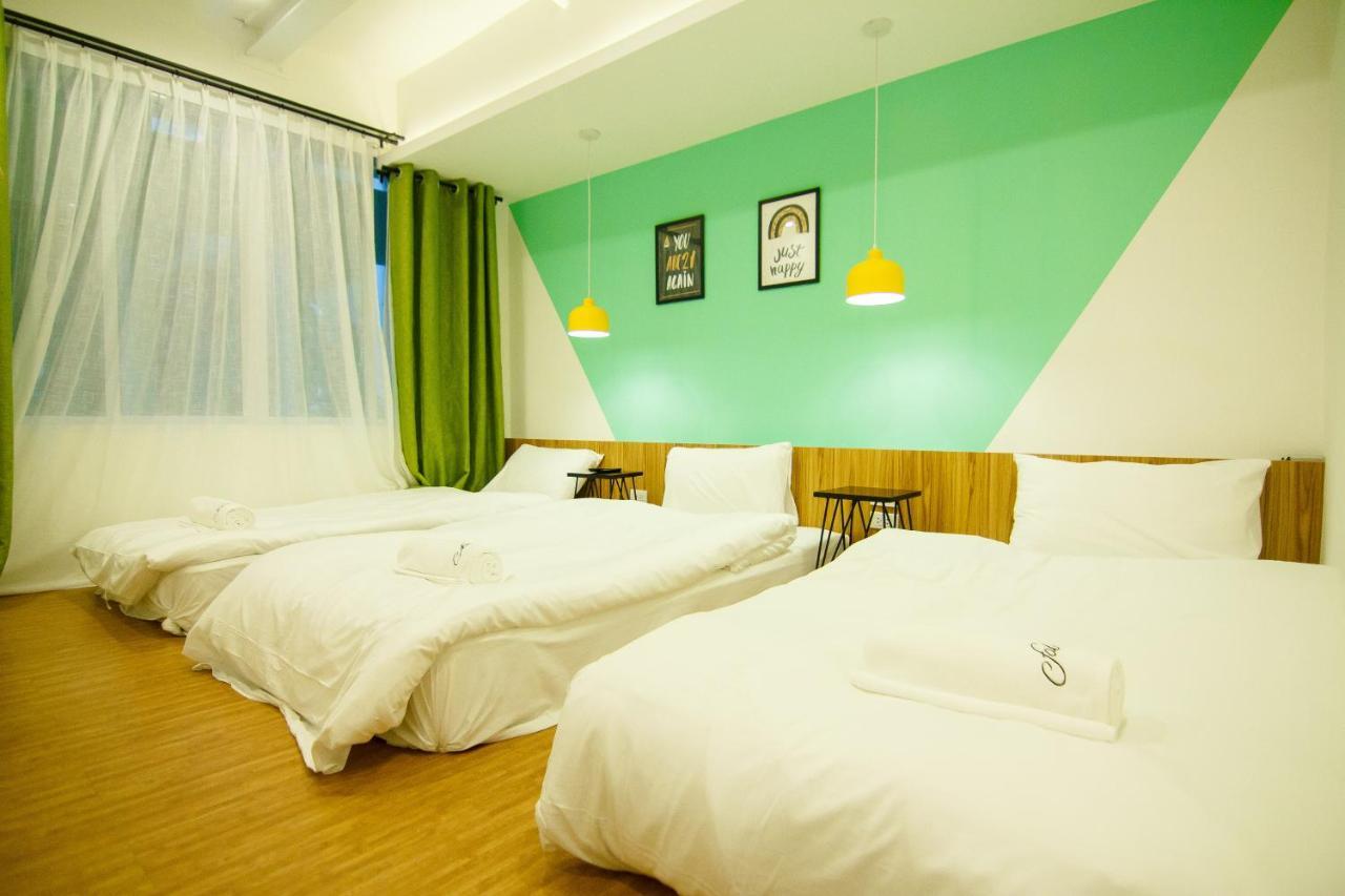 Folk Poshtel Asok Hostel Банкок Екстериор снимка