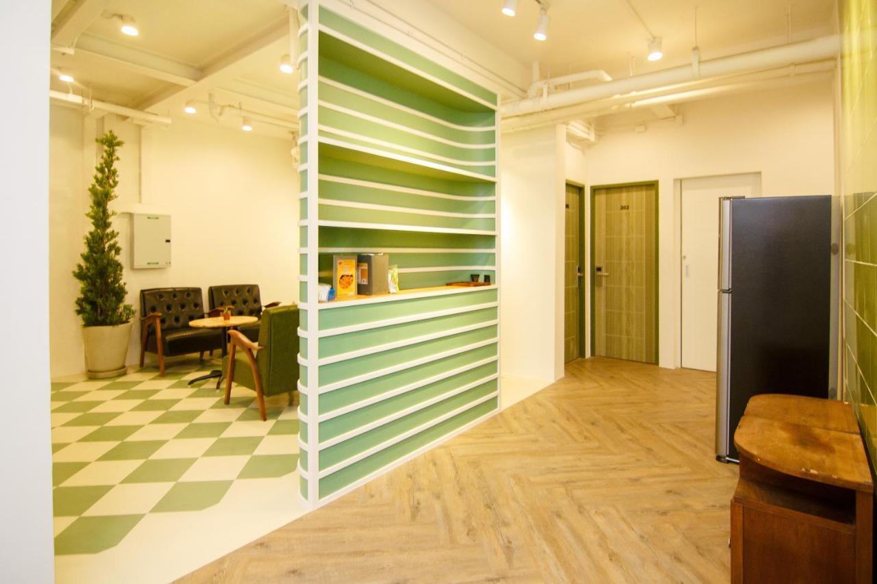 Folk Poshtel Asok Hostel Банкок Екстериор снимка