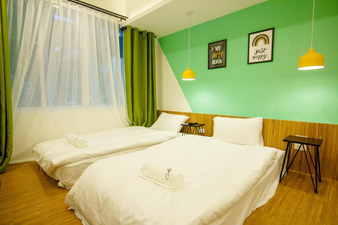 Folk Poshtel Asok Hostel Банкок Екстериор снимка