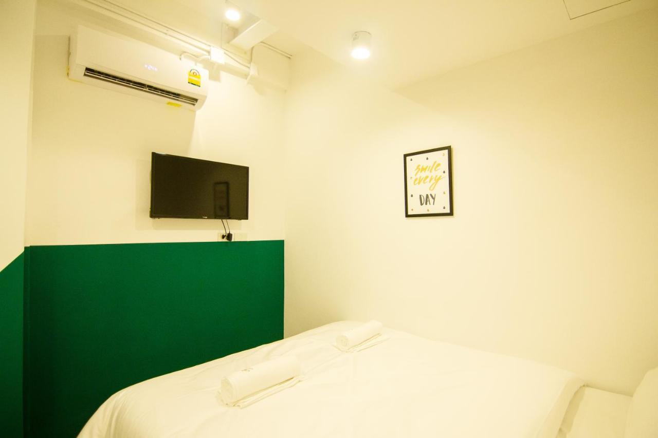 Folk Poshtel Asok Hostel Банкок Екстериор снимка