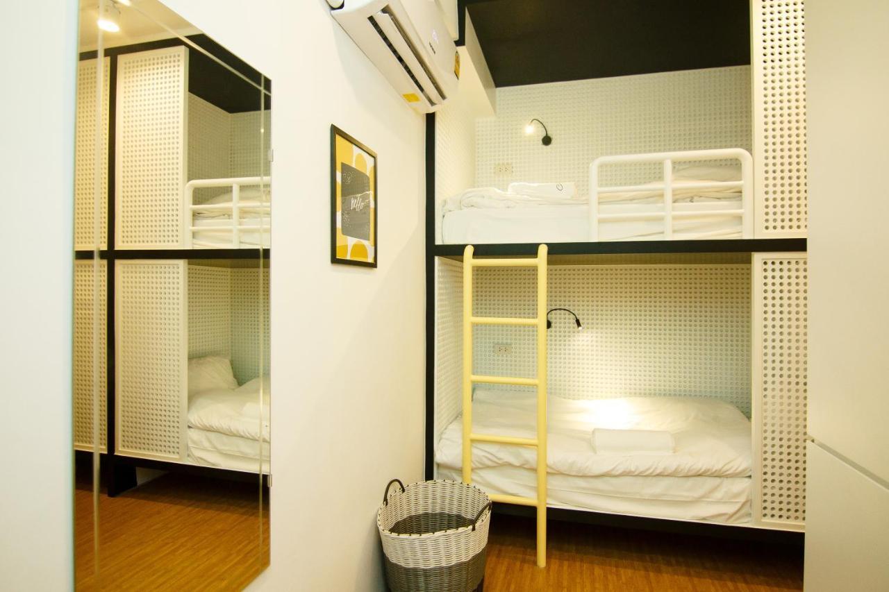 Folk Poshtel Asok Hostel Банкок Екстериор снимка