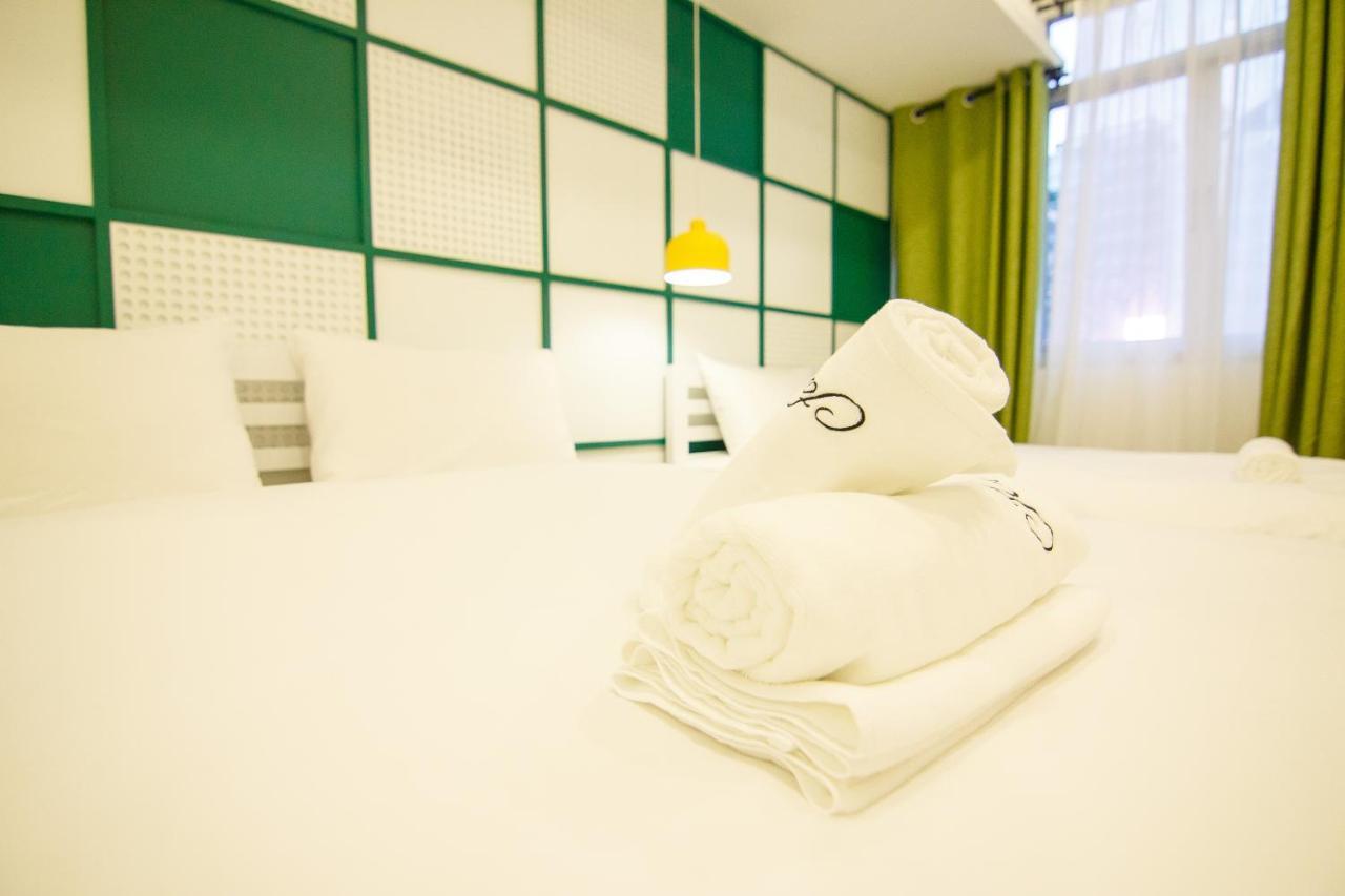 Folk Poshtel Asok Hostel Банкок Екстериор снимка