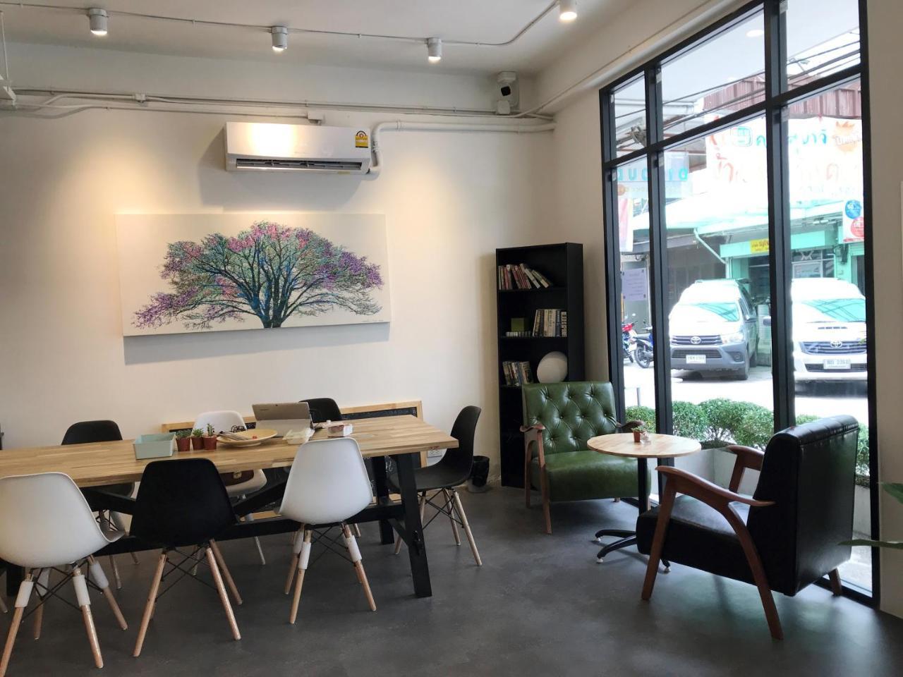 Folk Poshtel Asok Hostel Банкок Екстериор снимка