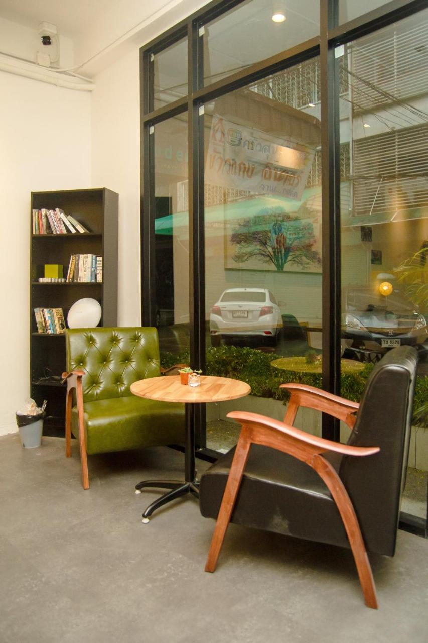 Folk Poshtel Asok Hostel Банкок Екстериор снимка
