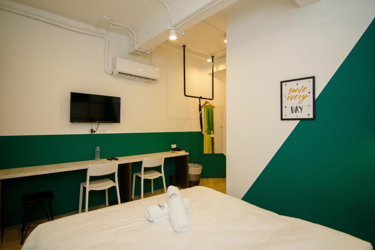 Folk Poshtel Asok Hostel Банкок Екстериор снимка