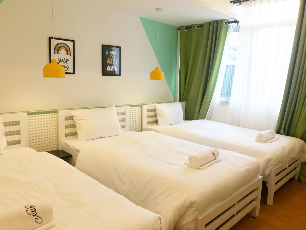 Folk Poshtel Asok Hostel Банкок Екстериор снимка