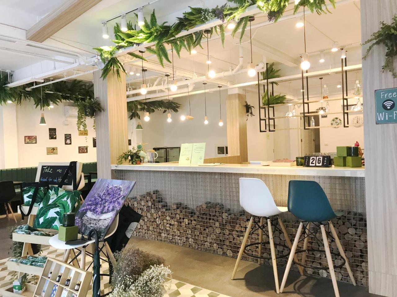 Folk Poshtel Asok Hostel Банкок Екстериор снимка
