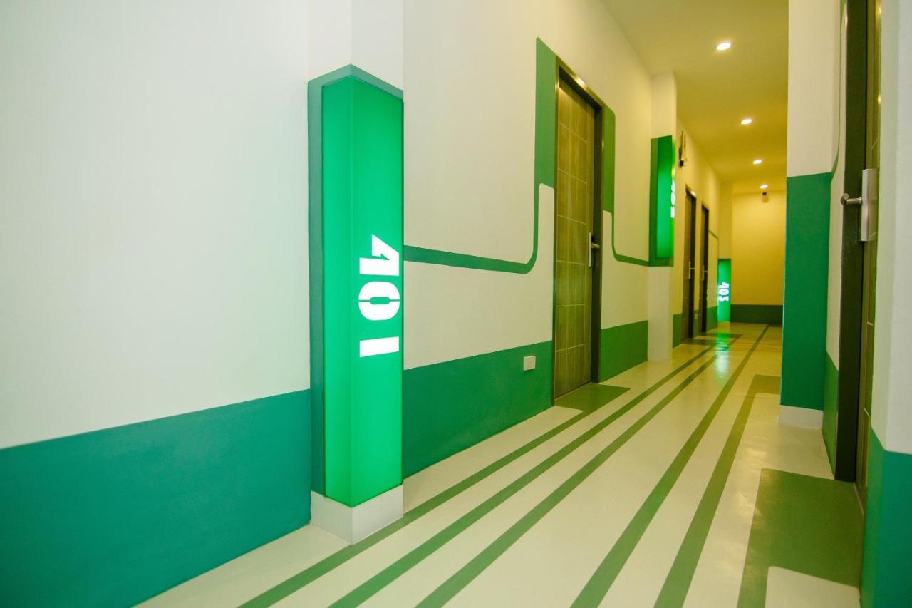 Folk Poshtel Asok Hostel Банкок Екстериор снимка