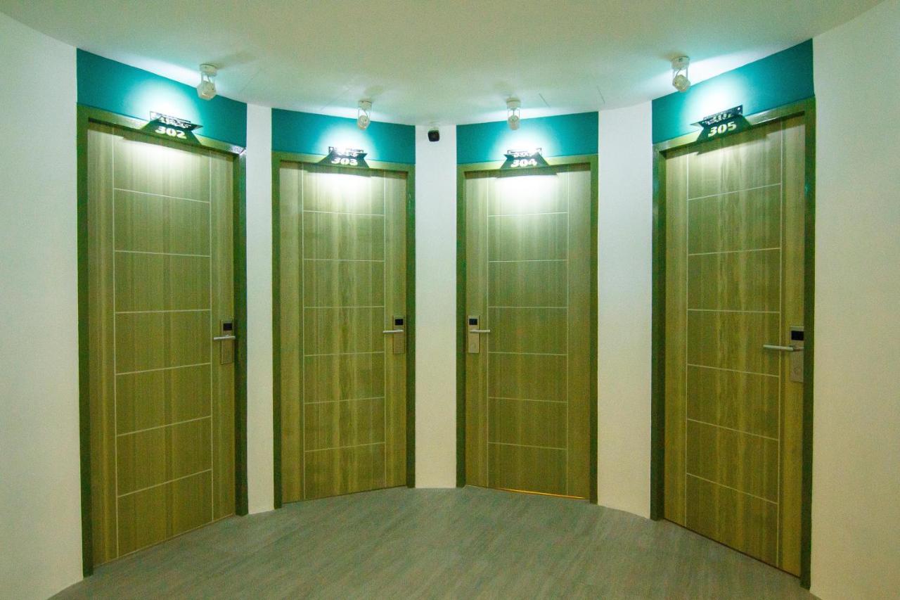 Folk Poshtel Asok Hostel Банкок Екстериор снимка
