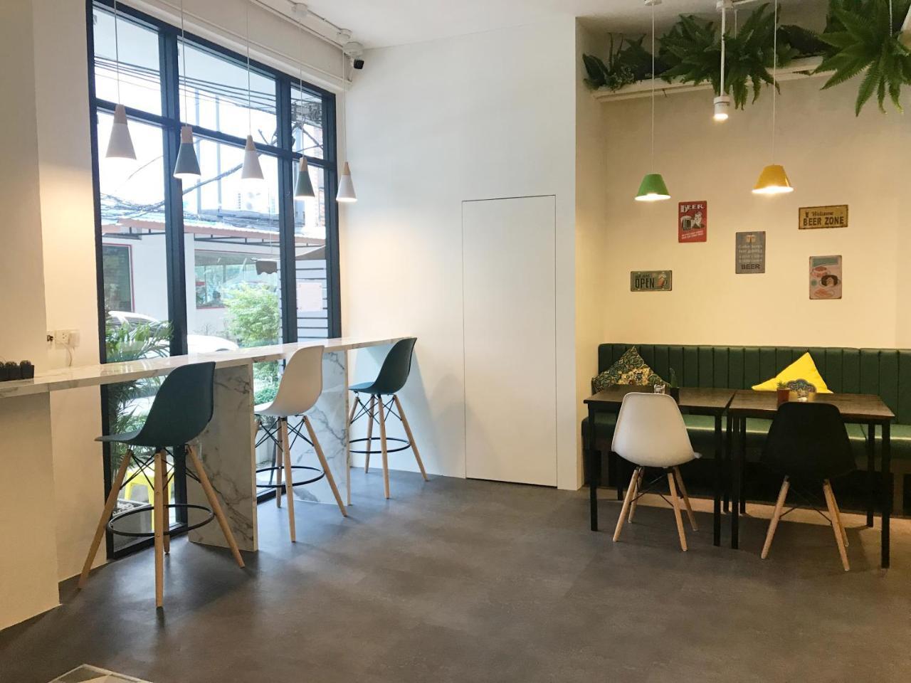 Folk Poshtel Asok Hostel Банкок Екстериор снимка