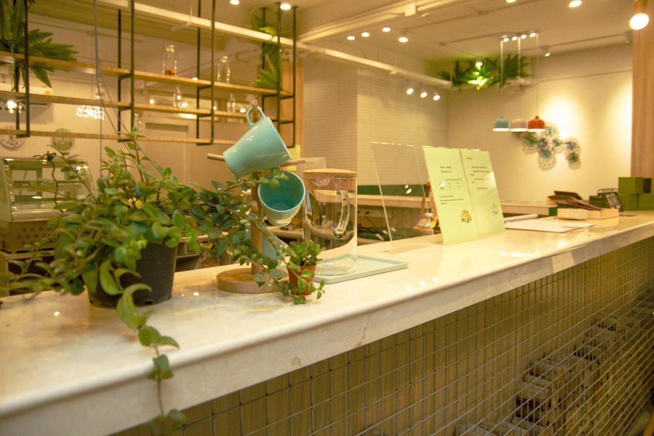 Folk Poshtel Asok Hostel Банкок Екстериор снимка
