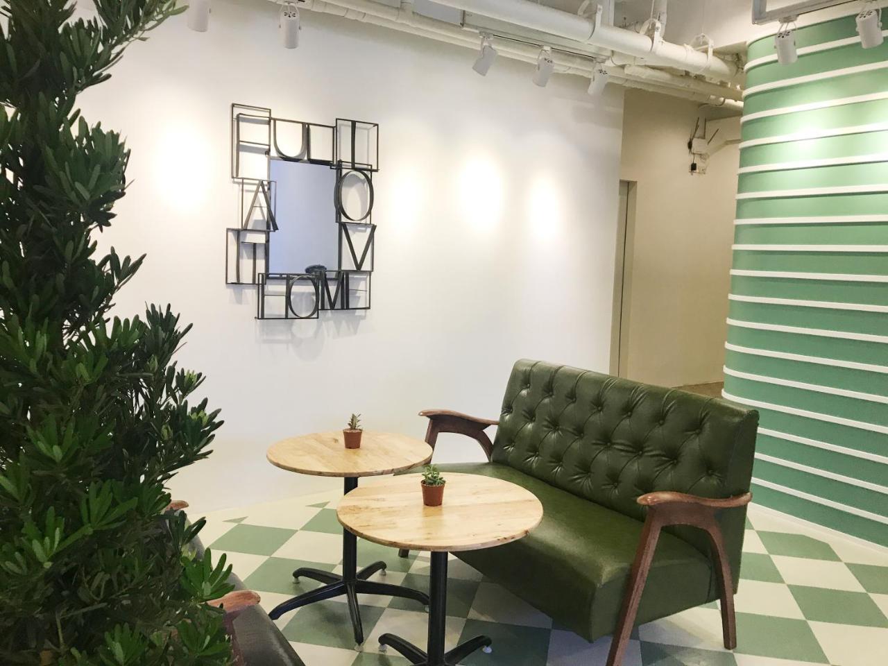 Folk Poshtel Asok Hostel Банкок Екстериор снимка