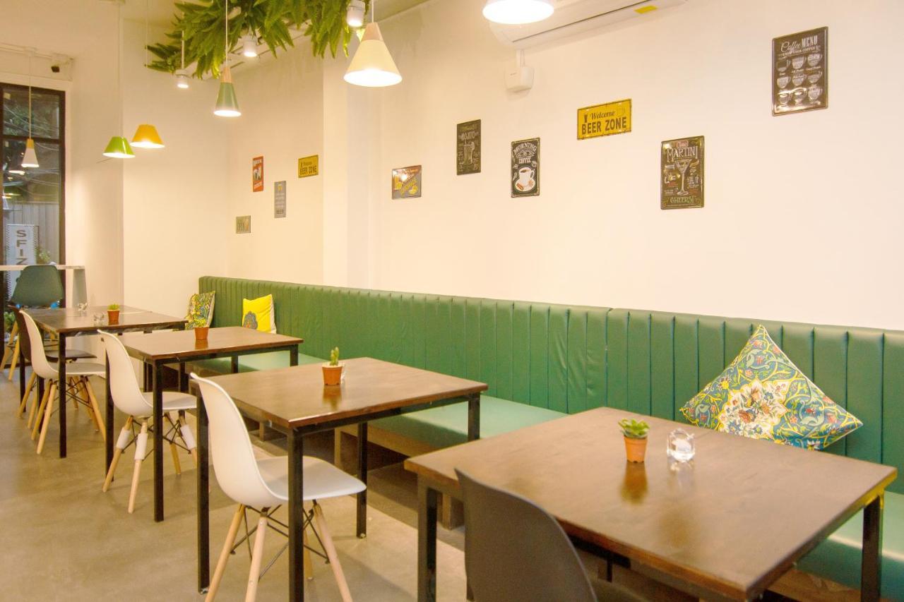 Folk Poshtel Asok Hostel Банкок Екстериор снимка