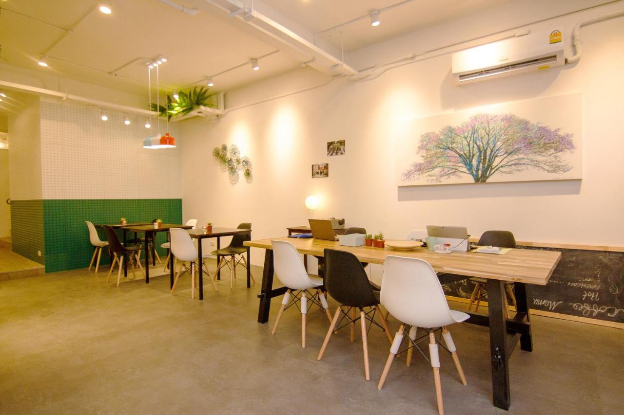 Folk Poshtel Asok Hostel Банкок Екстериор снимка