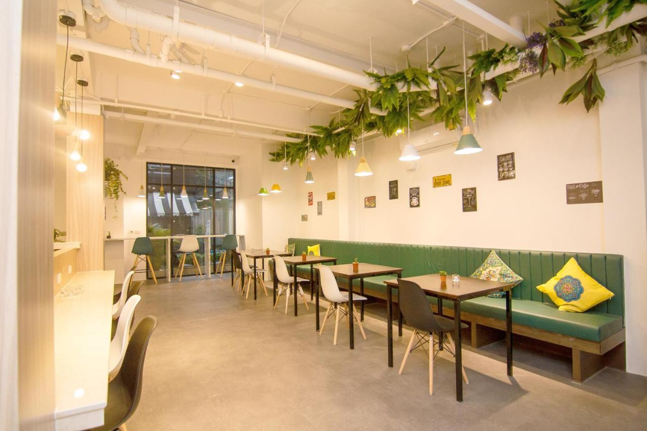 Folk Poshtel Asok Hostel Банкок Екстериор снимка