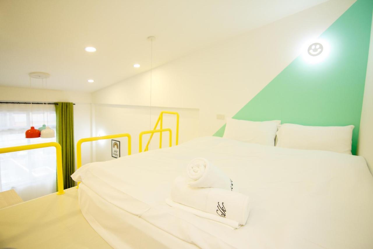 Folk Poshtel Asok Hostel Банкок Екстериор снимка