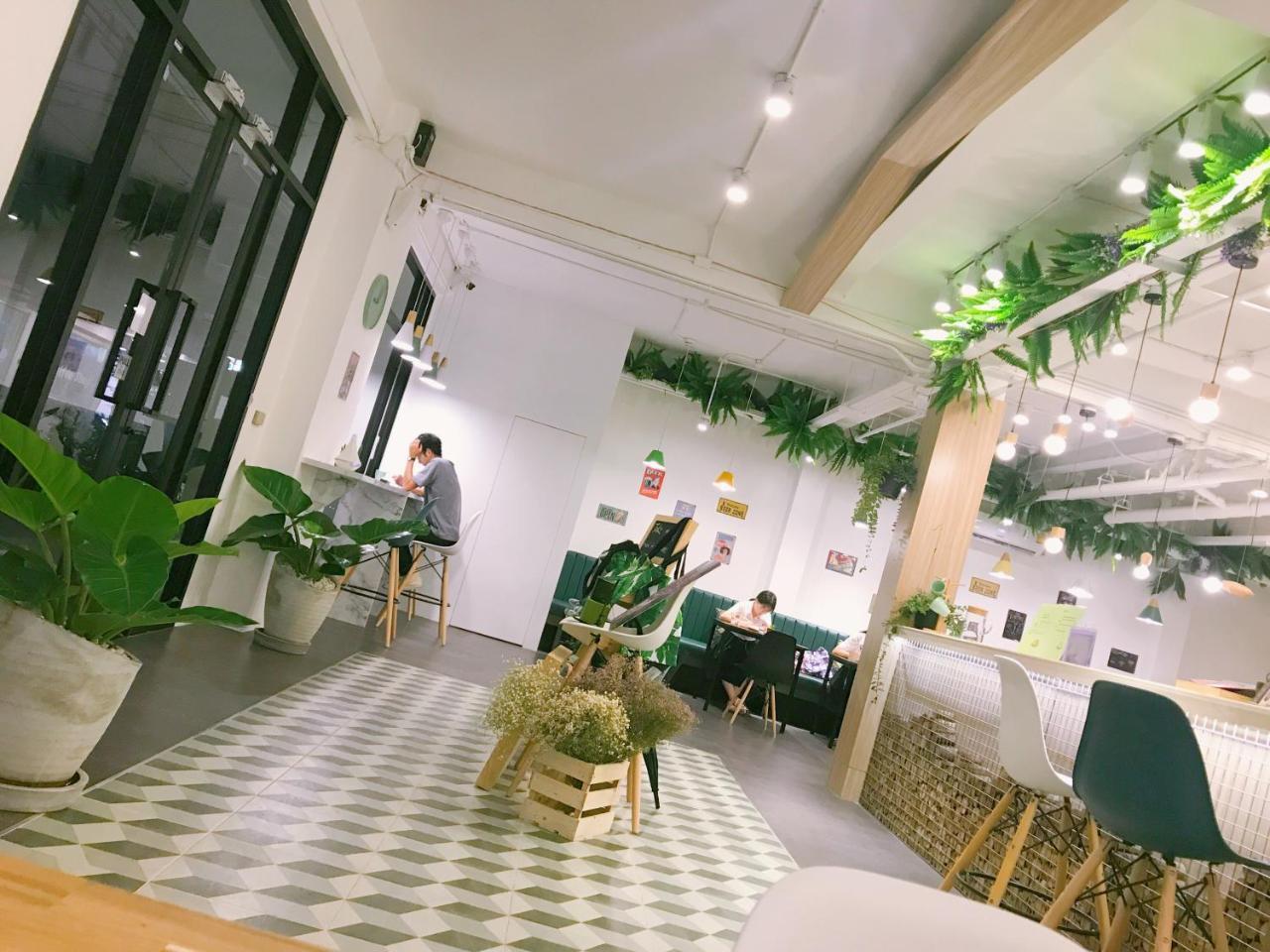 Folk Poshtel Asok Hostel Банкок Екстериор снимка