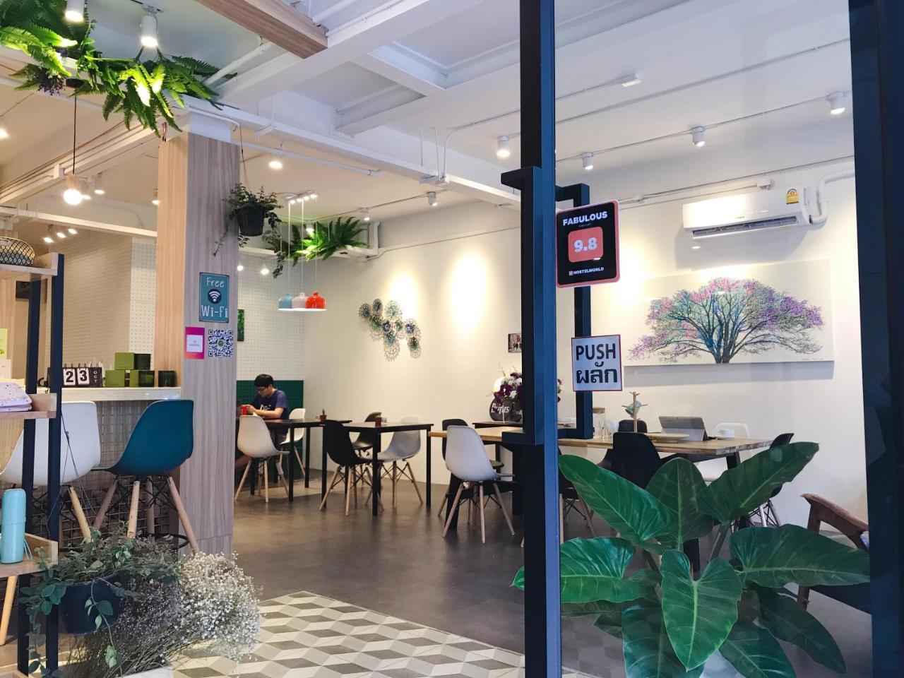 Folk Poshtel Asok Hostel Банкок Екстериор снимка